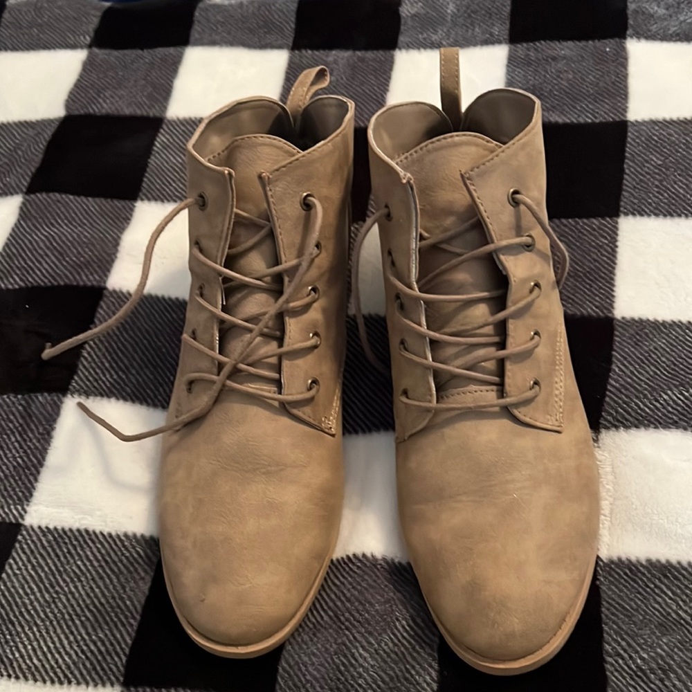 American Eagle boots
